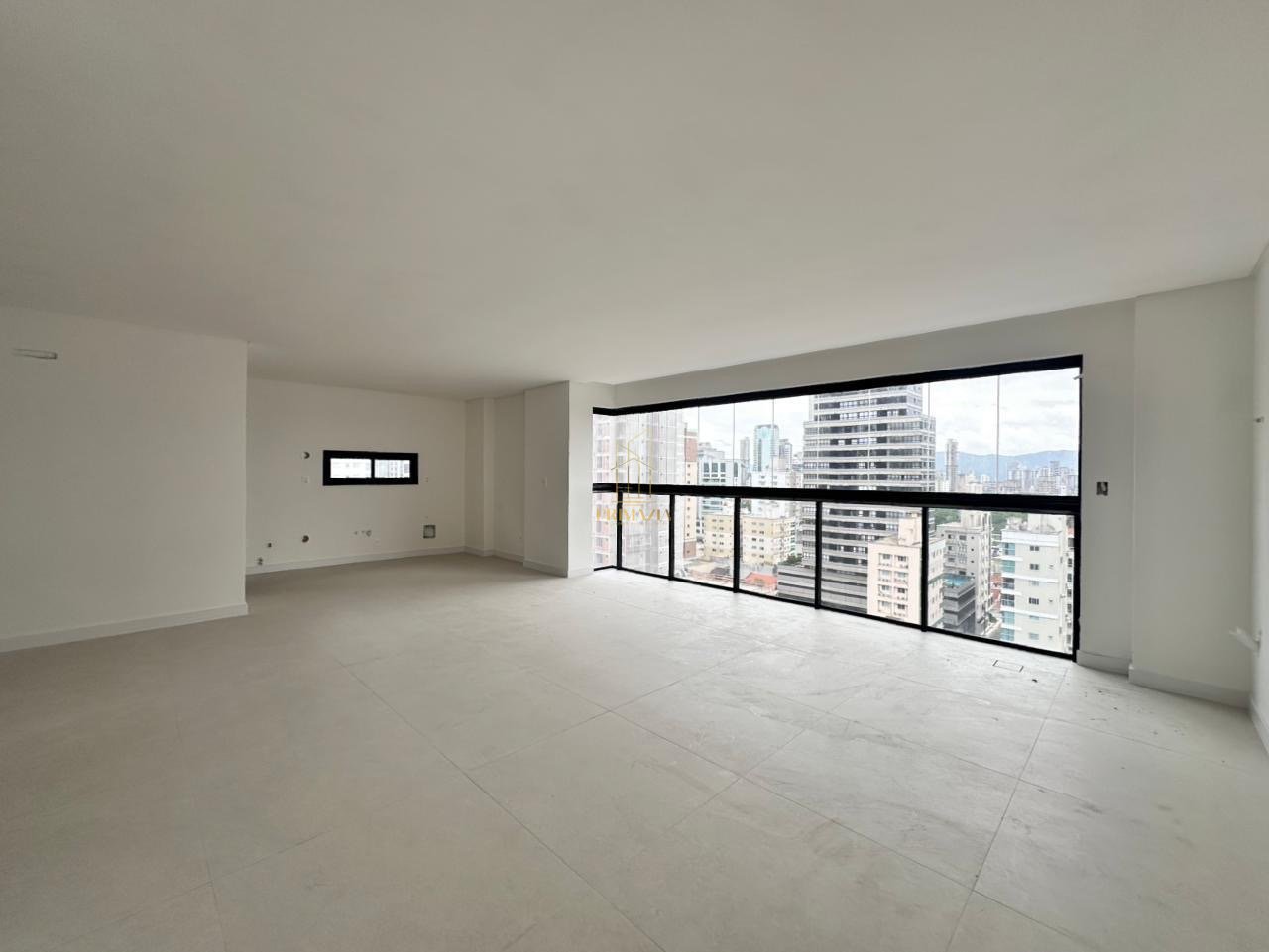 APARTAMENTO À VENDA NO EDIFÍCIO SOHO - MEIA PRAIA | ITAPEMA/SC — foto 2
