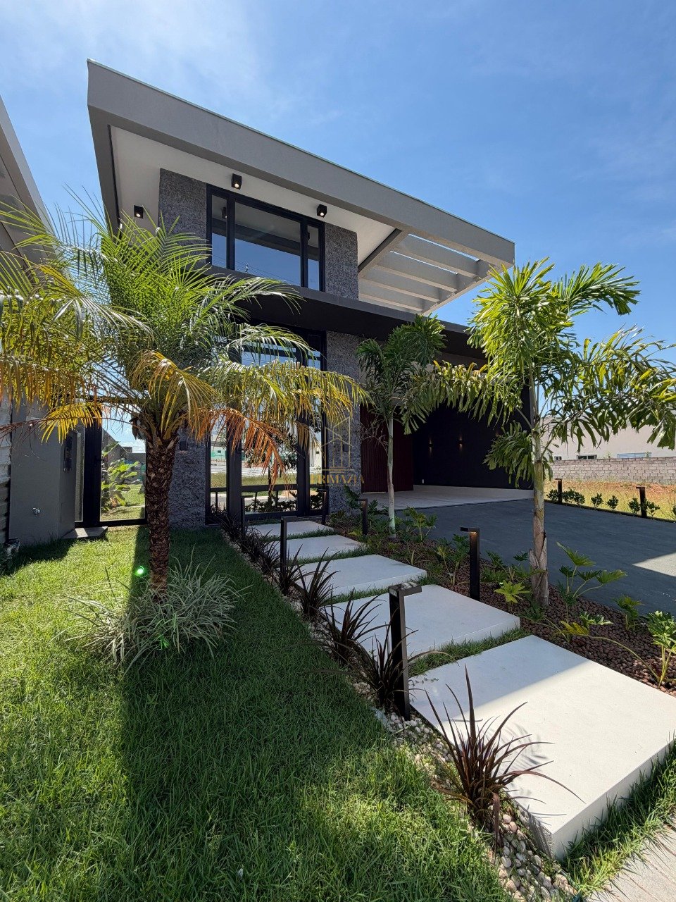 Casa Térrea Moderna à Venda no Florais do Parque