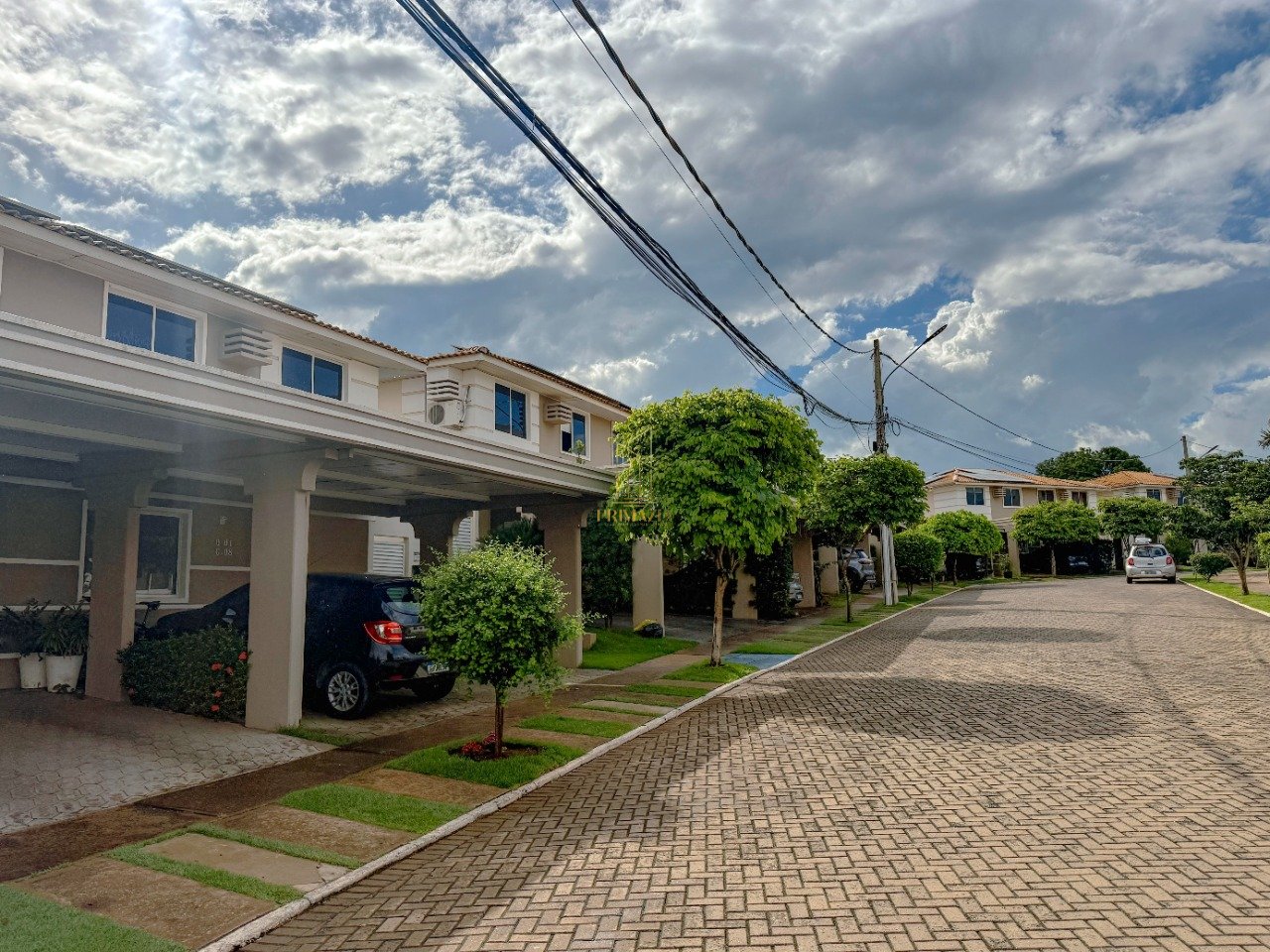 Sobrado à venda no Condomínio Villa Borghese 04 quartos, sendo 2 suítes