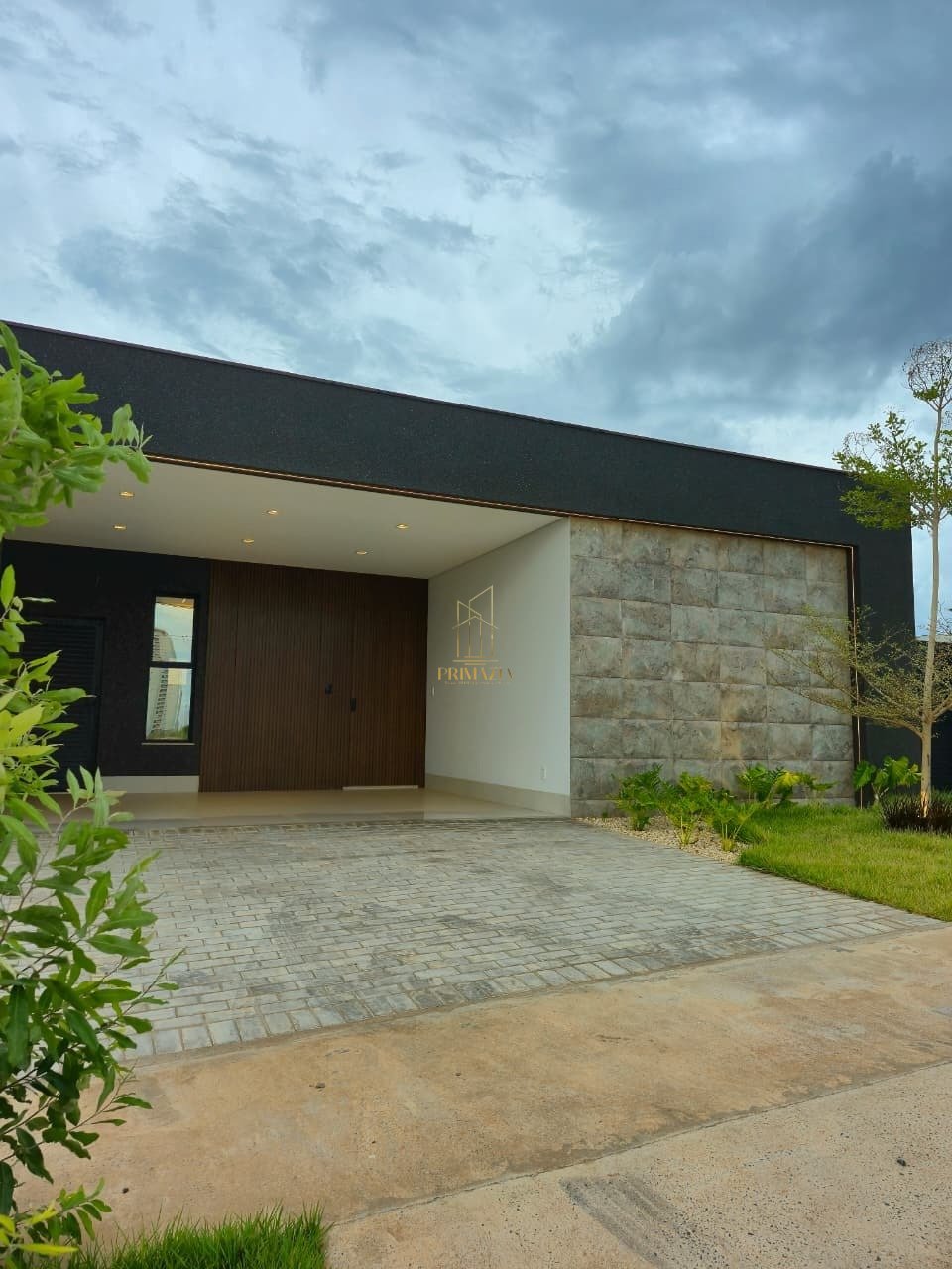 Casa Térrea de Alto Padrão à Venda no Brisas Horizontal - 3 Suítes e Piscina em Cuiabá — foto 1
