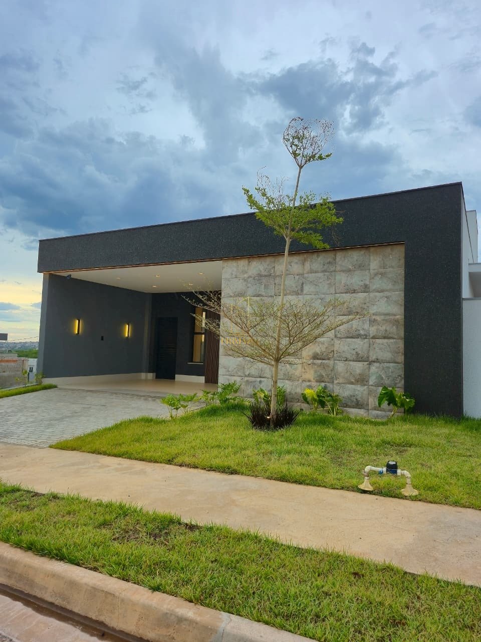 Casa Térrea de Alto Padrão à Venda no Brisas Horizontal - 3 Suítes e Piscina em Cuiabá — foto 4