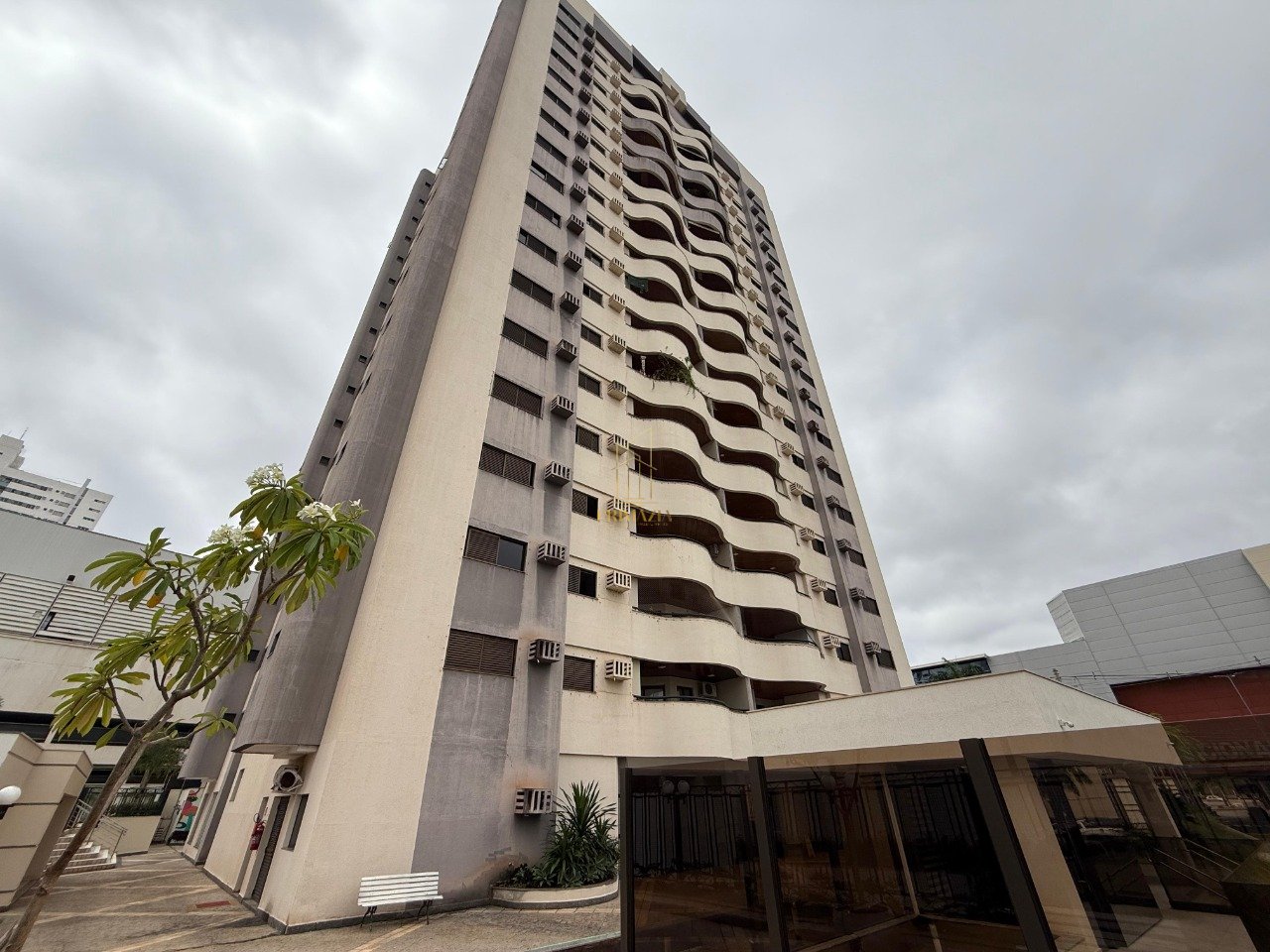 Apartamento 135 m2; Cond Edifício American Tower em Cuiabá - MT