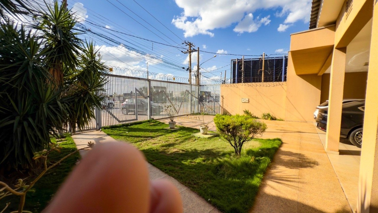 OPORTUNIDADE DE CASA AMPLA A VENDA NO CENTRO DE VARZEA GRANDE — foto 4