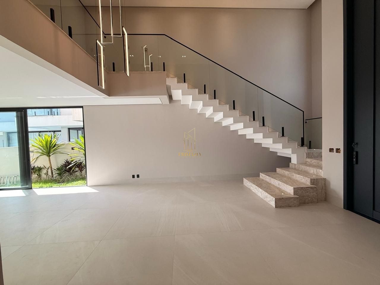 Casa de Alto Padrão à Venda no Condomínio Florais dos Lagos - Cuiabá | 5 Suítes, 462 m², Piscina Aquecida e Energia Solar — foto 4